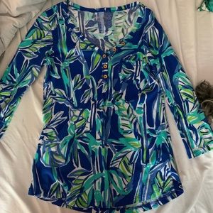 Lilly Pulitzer 3/4 sleeve top.